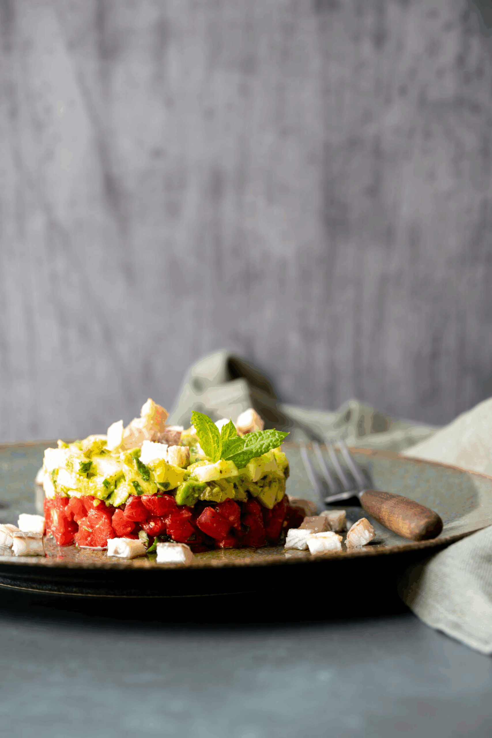 Tartaar van tomaat met avocado en gerookte paling